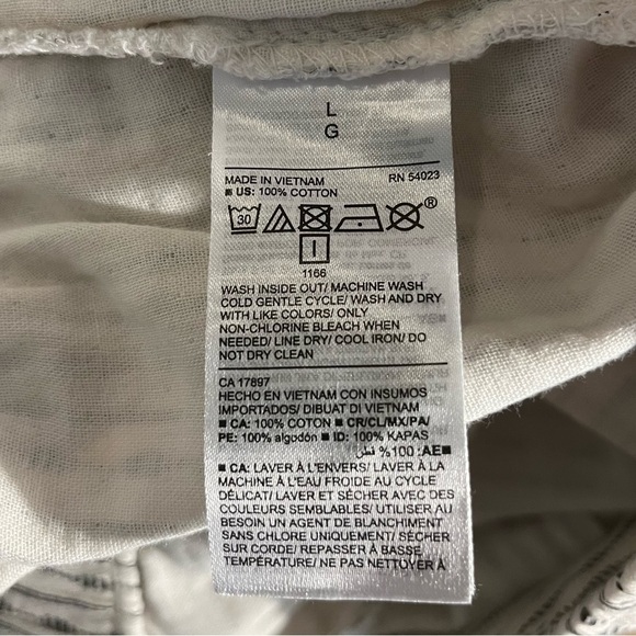 Old Navy Women’s Striped Design Shorts - Picture 4 of 4